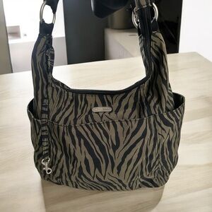 Baggallini‎ large Hobo Crossbody/Shoulder Bag Animal Print Nylon